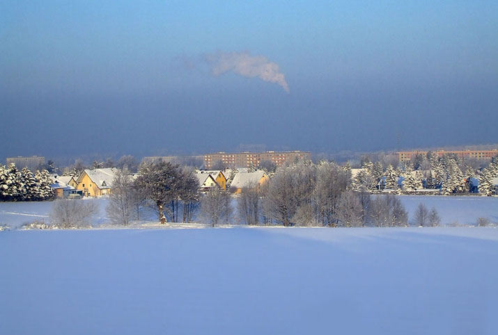 Blick über verschneites Adelsberg